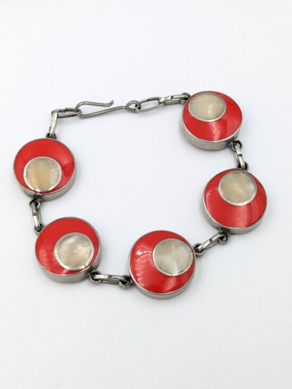 Vintage shell inlay silver tone round geometric bracelet red